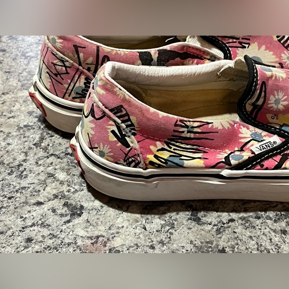 Vans Pink and Black Flats with Artistic Design - Picture 7 of 13